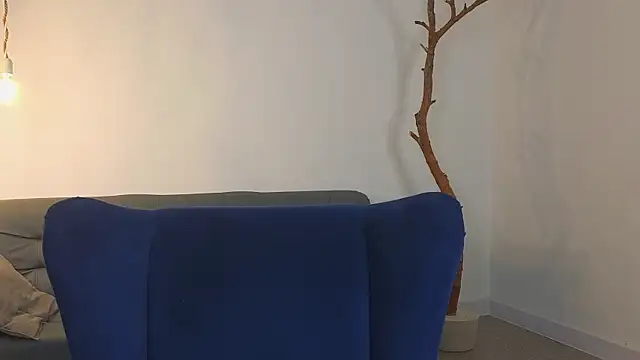 DeliaEffy online show from April 3, 1:42 pm