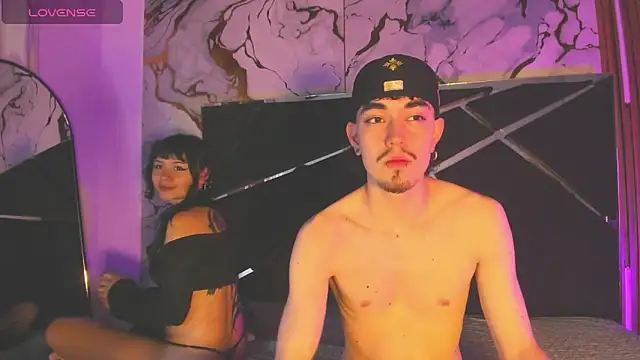 Couple In Heat online show from May 12, 8:37 pm
