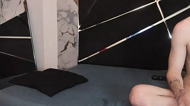 Couple In Heat online show from April 16, 9:39 pm