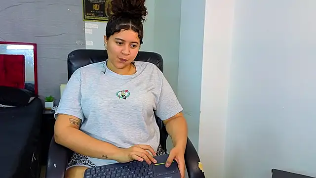 goodgirlxxl online show from July 1, 12:54 am