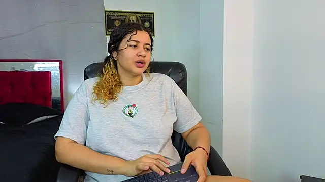 goodgirlxxl online show from June 3, 1:18 am