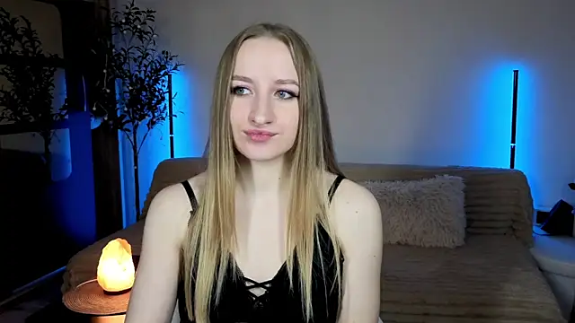 Oxy Foxie online show from May 15, 9:06 pm