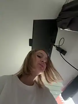 Eva Leen online show from April 28, 2:54 pm