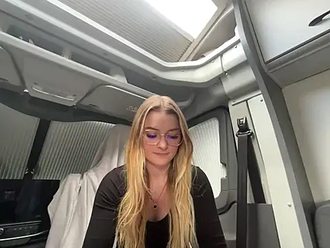 melanieTesss online show from February 18, 11:42 am