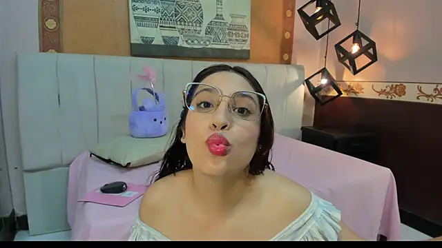 ChloeBernard online show from March 3, 12:22 pm