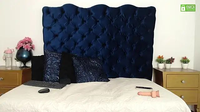 Valerielovee  online show from March 17, 5:06 pm