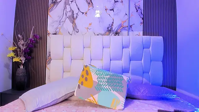 alisstarr online show from April 8, 11:45 am