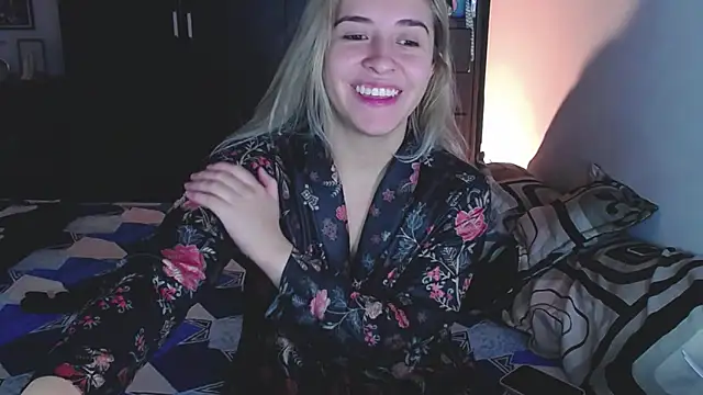 saradiazxxx online show from February 24, 8:35 am