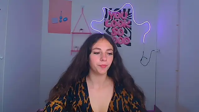 KissMeJulia online show from July 14, 5:45 am