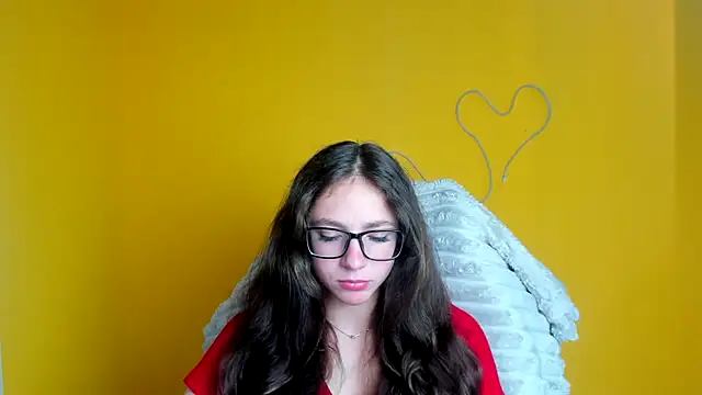 KissMeJulia online show from June 18, 11:26 am
