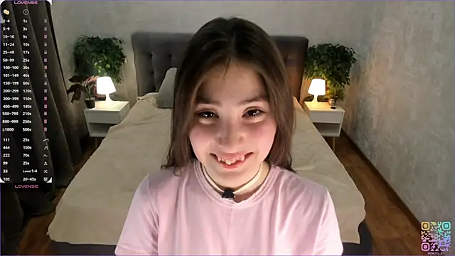  smile in glow  online show from March 4, 5:30 pm