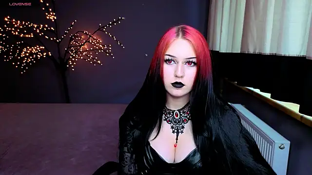 ElizabethVamp online show from July 19, 11:45 am