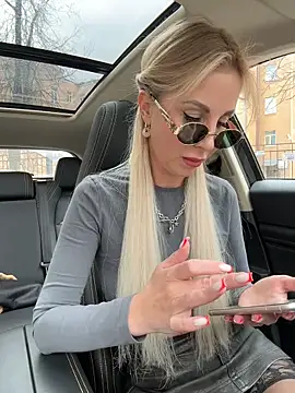 LisaMurr online show from April 6, 10:38 am