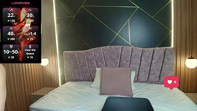 MoriahStorm online show from April 6, 1:12 pm