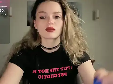 Avelinehowo uwu online show from July 22, 7:37 pm
