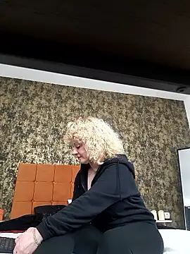 LaireeFelini online show from February 28, 8:08 pm