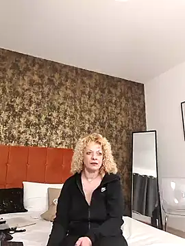 LaireeFelini online show from February 27, 7:57 pm