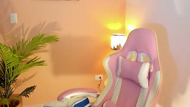 AliceBoomx online show from June 9, 12:15 pm