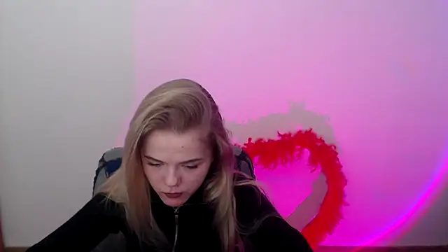 FoxiLana online show from March 3, 8:31 am