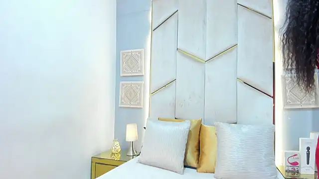 KarinaaCoxx online show from April 7, 1:02 pm