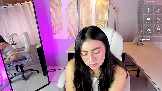 mia wills  online show from March 30, 4:28 pm