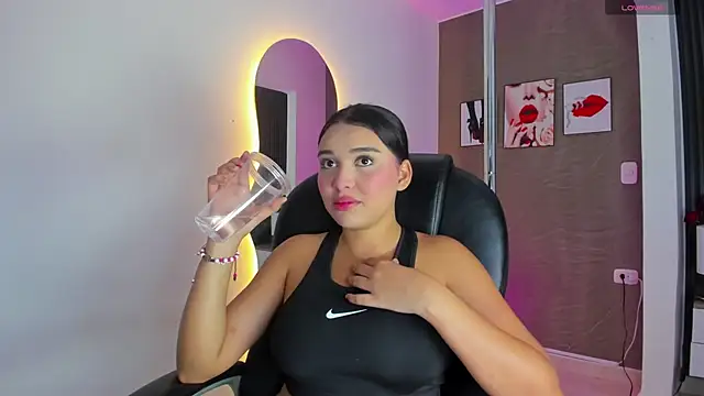 Tiphanysalvatore online show from March 2, 10:48 pm