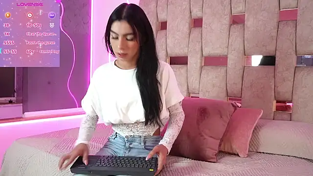 Fernanda thail  online show from April 10, 7:53 pm