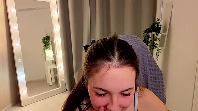 BellaThery online show from February 23, 5:52 am