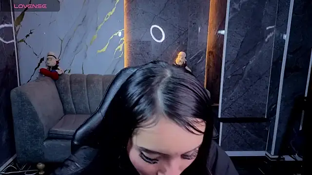 Daphne nicole b online show from April 16, 9:39 pm