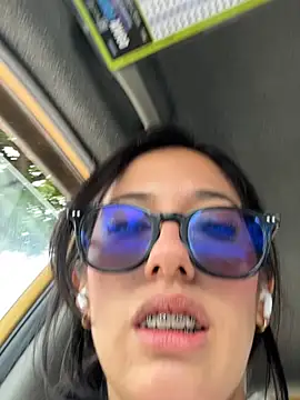 susi chimm online show from March 6, 2:01 pm