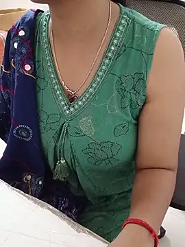 Queenlipx online show from April 21, 6:20 am