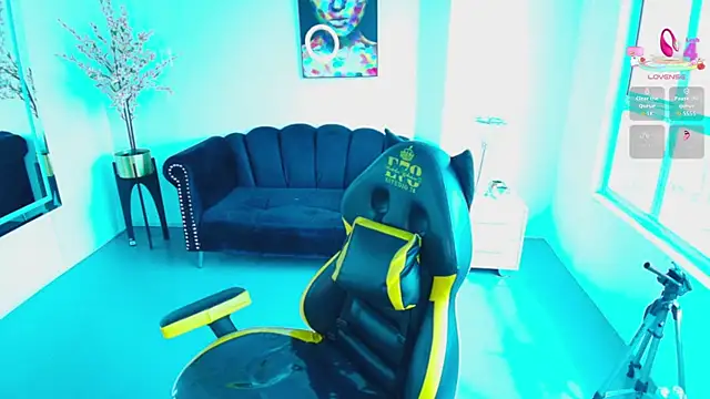 Chloe meoww online show from April 10, 7:31 pm