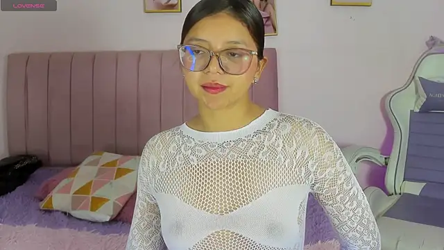 Zoow bluussh online show from April 13, 12:39 pm