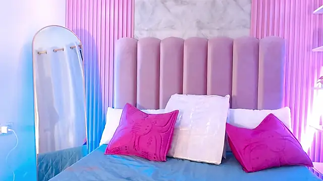 ArianaRougee online show from April 1, 12:17 pm