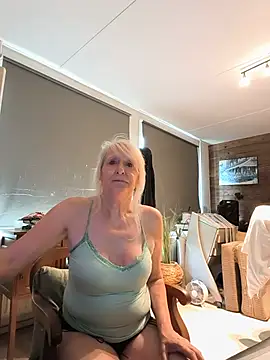 Heidiblueeyes online show from July 20, 12:18 pm