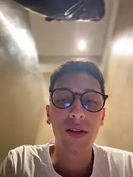Thiago Jones1 online show from May 10, 6:54 pm