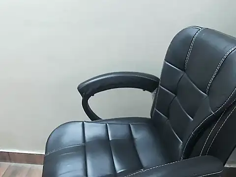 Snapshot of alisha_angell chatting on March 3, 7:25 am alisha angell online show from March 3, 7:25 am