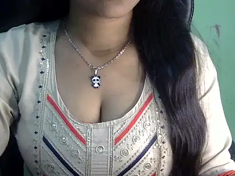 cute momo love online show from April 7, 6:26 am