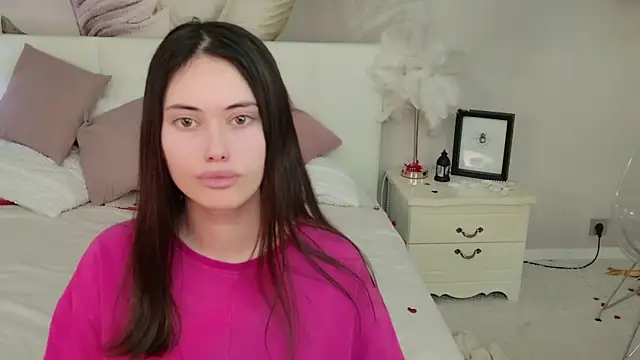 Lunaa Babygirl online show from March 3, 7:25 am