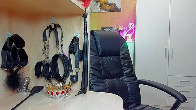 Snapshot of KristiTopxx chatting on October 20, 7:17 pm KristiTopxx online show from October 20, 7:17 pm