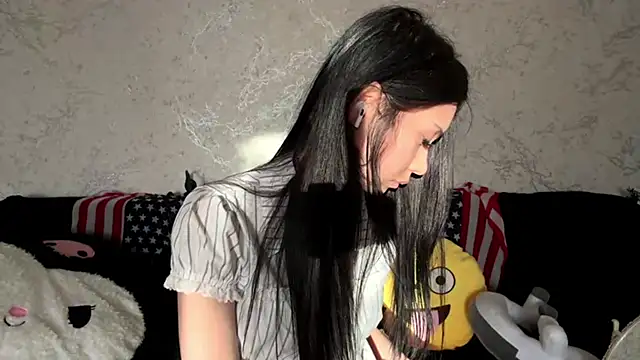 kishagrayone online show from April 18, 12:40 pm