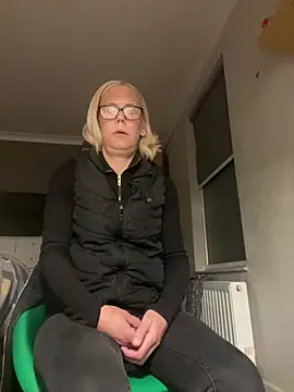 Amelie BlondeXX online show from May 1, 1:09 am