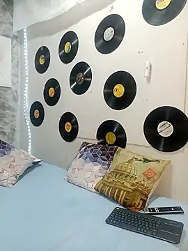 medusafox  online show from March 20, 4:50 am