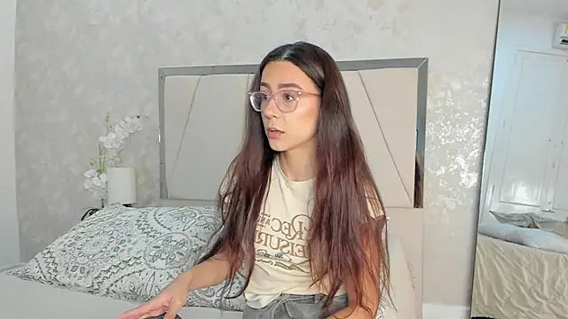 Arii wilde online show from April 13, 4:19 pm