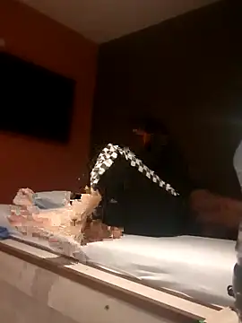 queennar online show from March 23, 9:10 pm