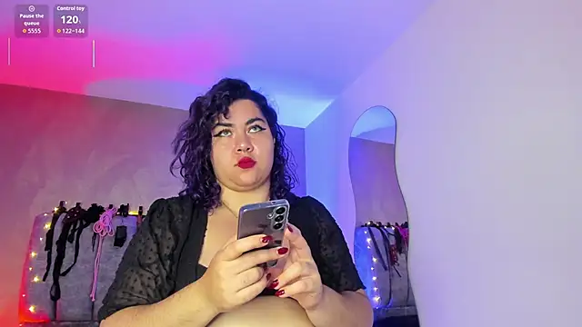 lilith velvet  online show from April 13, 1:34 pm