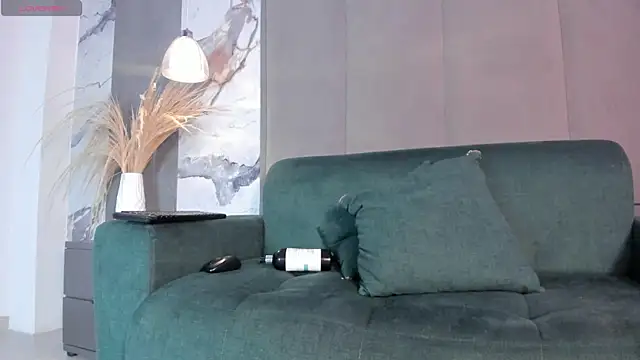 Jazmiin Evans online show from April 17, 9:50 pm