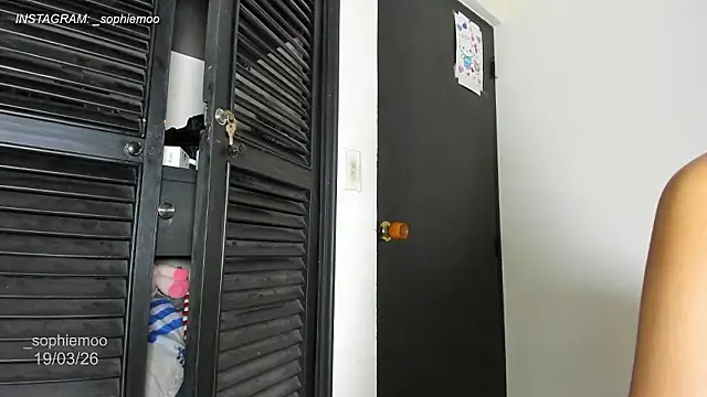 Sophiemoo  online show from March 19, 12:53 pm