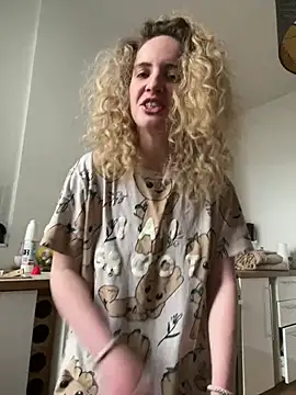 curlyirishgirl online show from February 26, 5:01 pm