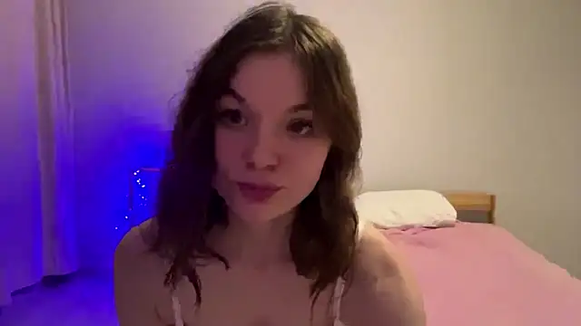 AliveCute online show from April 20, 6:11 pm